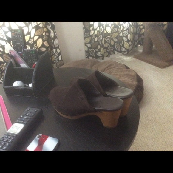 Shoes - Picture 2 of 2